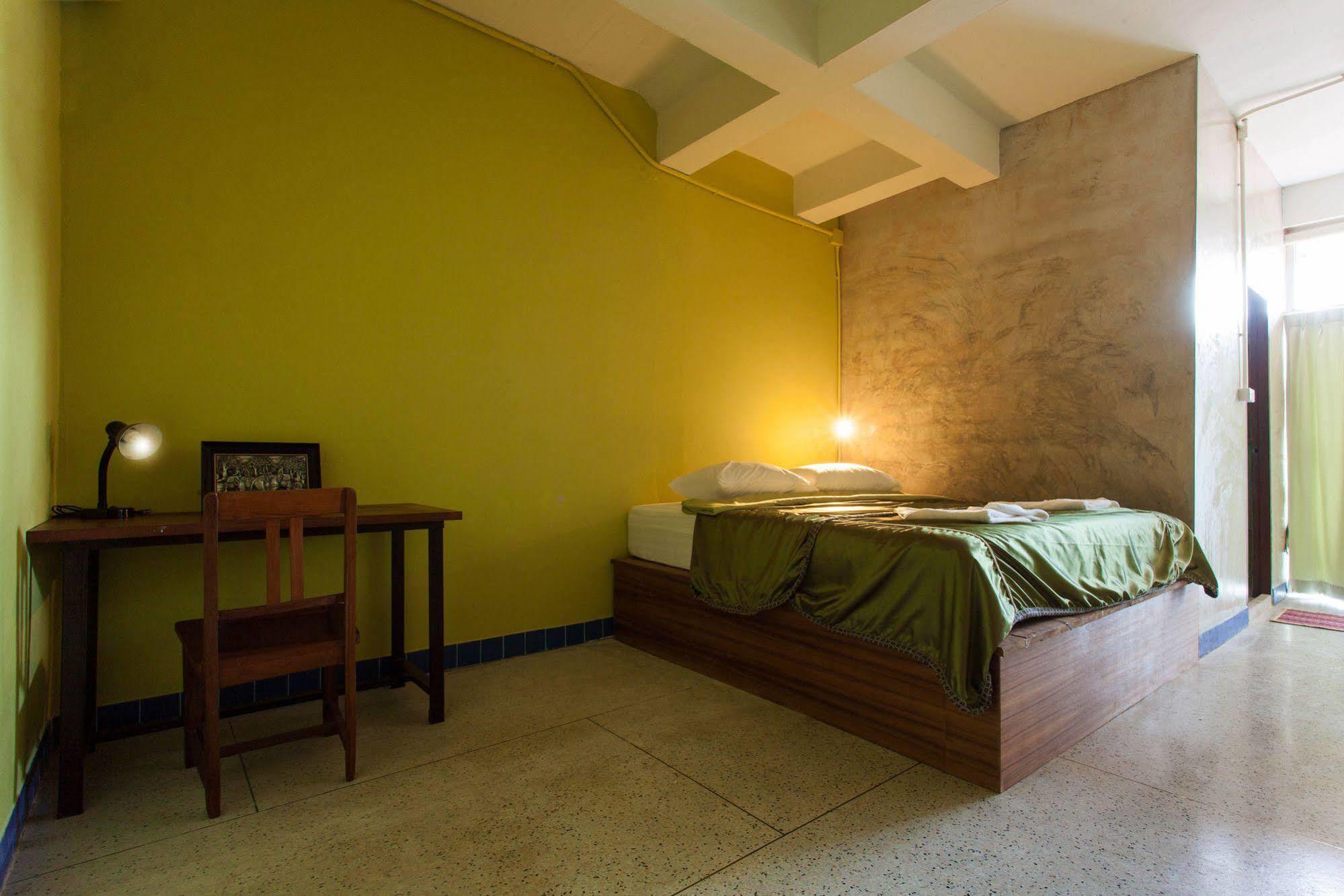 Hotel At Phra Sing Chiang Mai Esterno foto