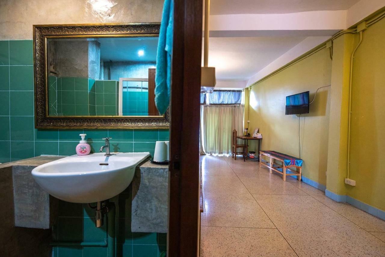Hotel At Phra Sing Chiang Mai Esterno foto